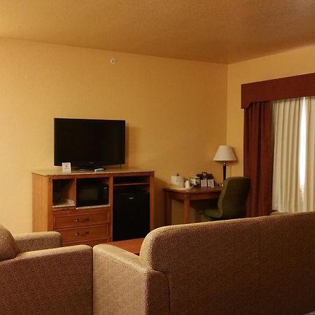 Hiway Inn Express Of Broken Bow Room photo