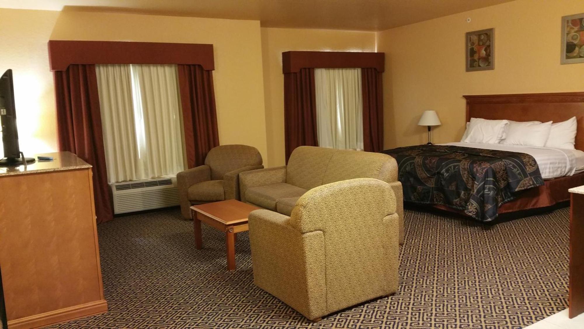 Hiway Inn Express Of Broken Bow Room photo