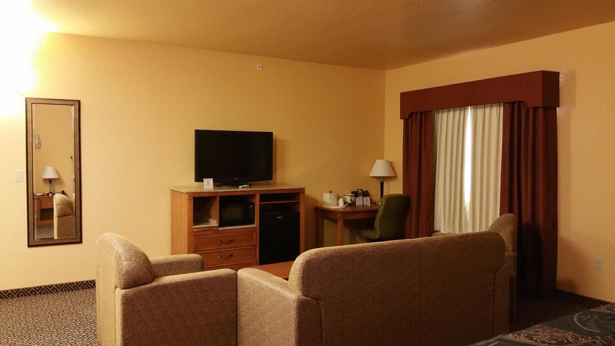 Hiway Inn Express Of Broken Bow Room photo