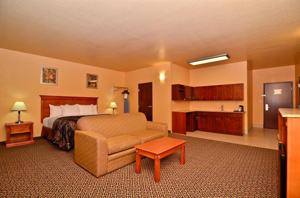 Hiway Inn Express Of Broken Bow Room photo