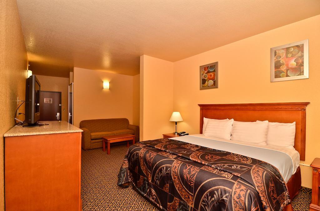 Hiway Inn Express Of Broken Bow Room photo